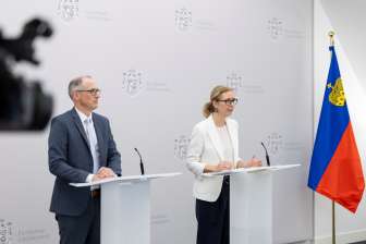 Thomas Bischof, Generalsekretär Ministerium für Äusseres, Umwelt und Kultur, Regierungschefin-Stellvertreterin Sabine Monauni.