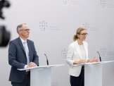 Thomas Bischof, Generalsekretär Ministerium für Äusseres, Umwelt und Kultur, Regierungschefin-Stellvertreterin Sabine Monauni.